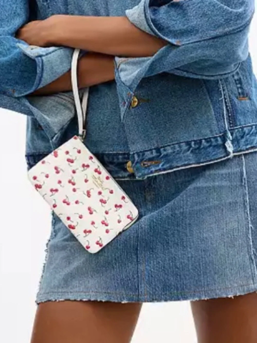 Coach NWT Cherry Wristlet Pebble Leather Zipper Closure Chalk White